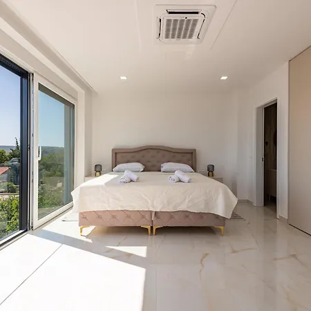 Villa Seaview A'more With Heated Pool