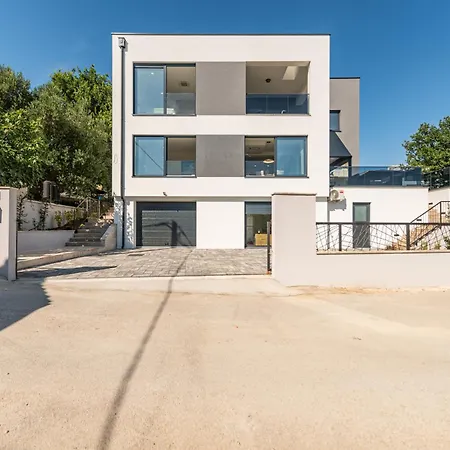 Villa Seaview A'more With Heated Pool Maslenica