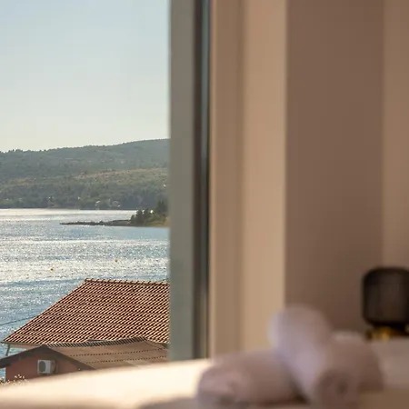 Seaview A'more With Heated Pool Maslenica