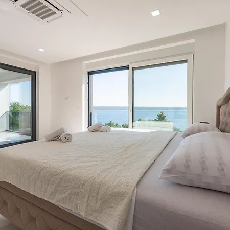 Villa Seaview A'more With Heated Pool Maslenica