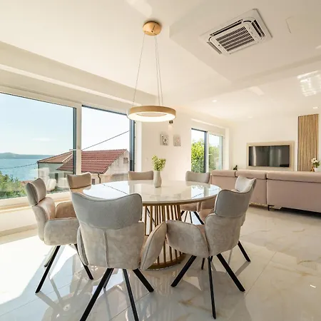 Seaview A'more With Heated Pool Maslenica