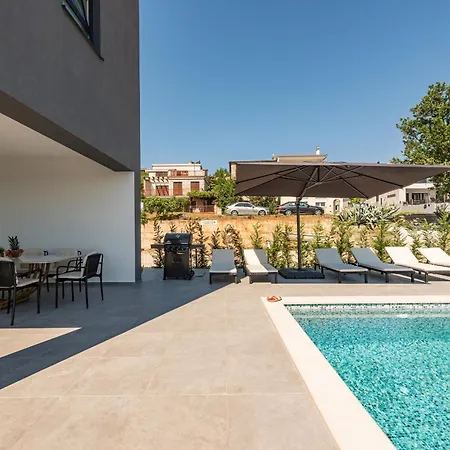 Seaview A'more With Heated Pool * Maslenica