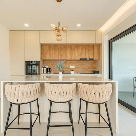 Seaview A'more With Heated Pool Maslenica