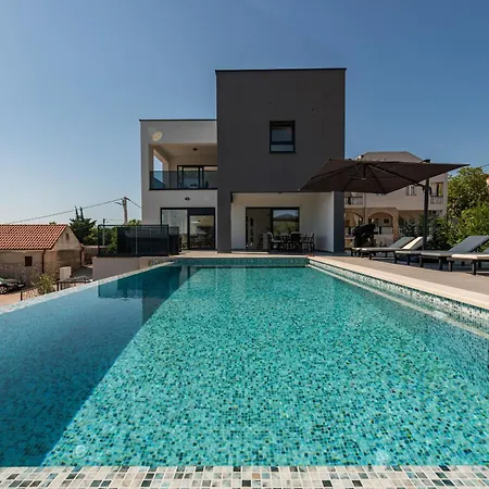 Seaview A'more With Heated Pool * Maslenica