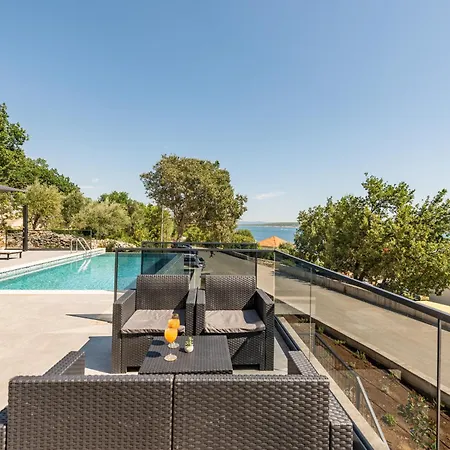 Villa Seaview A'more With Heated Pool
