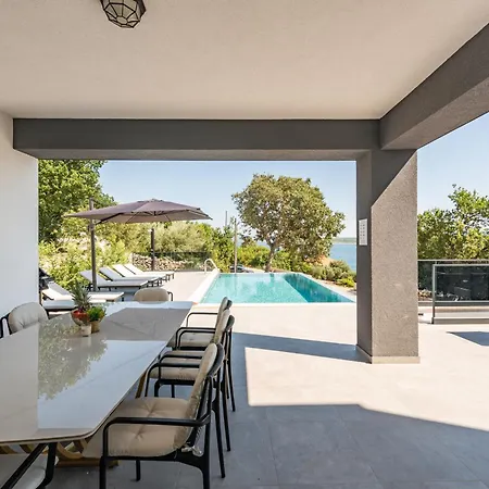 Seaview A'more With Heated Pool Villa *