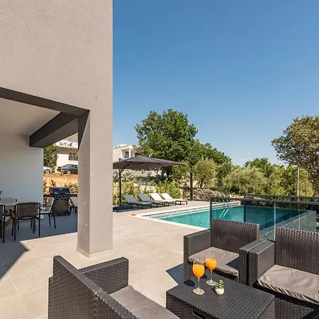 Villa Seaview A'more With Heated Pool *
