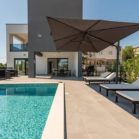 Seaview A'more With Heated Pool * Maslenica