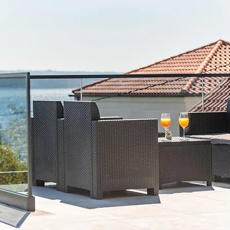 Seaview A'more With Heated Pool Maslenica