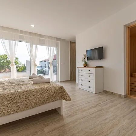 Villa Seaview A'more With Heated Pool Maslenica