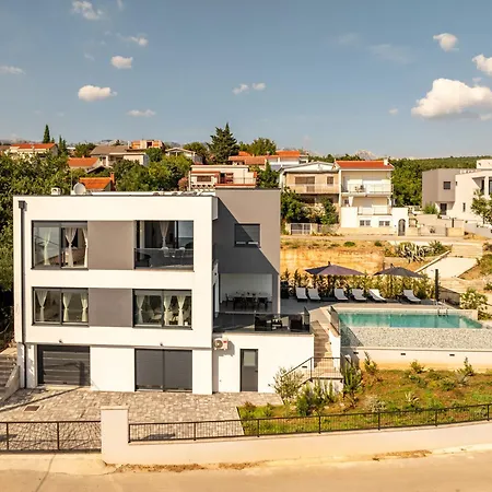 Seaview A'more With Heated Pool * Maslenica