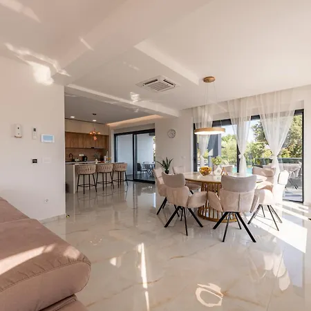 Villa Seaview A'more With Heated Pool *