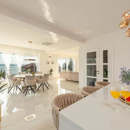 Seaview A'more With Heated Pool Villa *