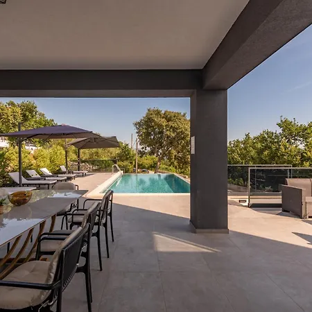 Seaview A'more With Heated Pool Maslenica