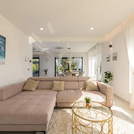 Seaview A'more With Heated Pool Villa