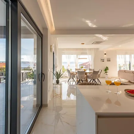 Villa Seaview A'more With Heated Pool Maslenica