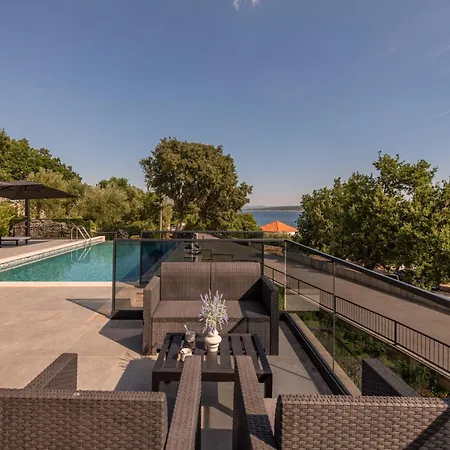 Seaview A'more With Heated Pool Villa *