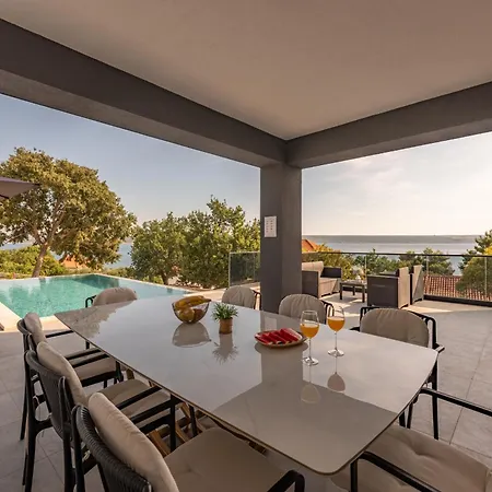 Villa Seaview A'more With Heated Pool *