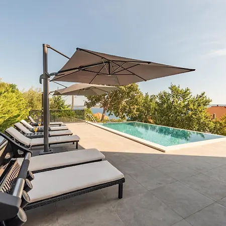 Seaview A'more With Heated Pool