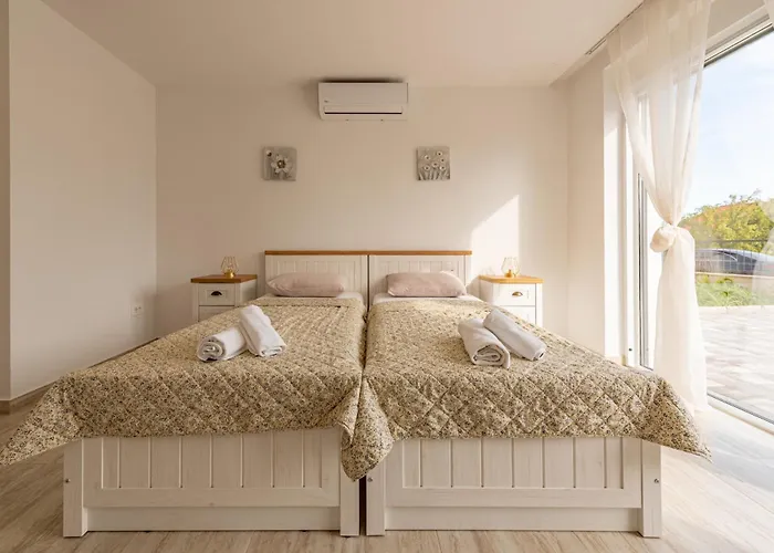 Seaview A'more With Heated Pool Villa Maslenica