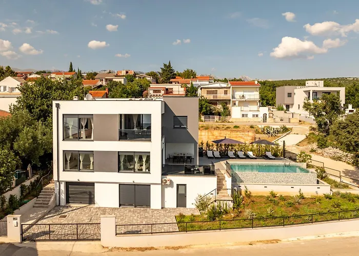 Seaview A'more With Heated Pool * Maslenica