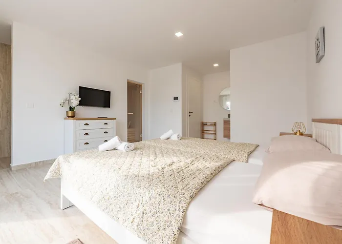 Villa Seaview A'more With Heated Pool Maslenica