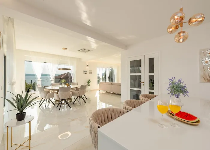 Seaview A'more With Heated Pool Villa *