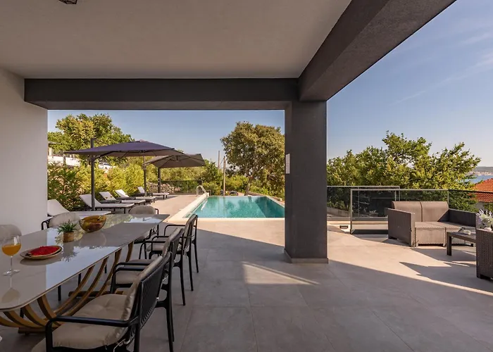 Seaview A'more With Heated Pool Maslenica