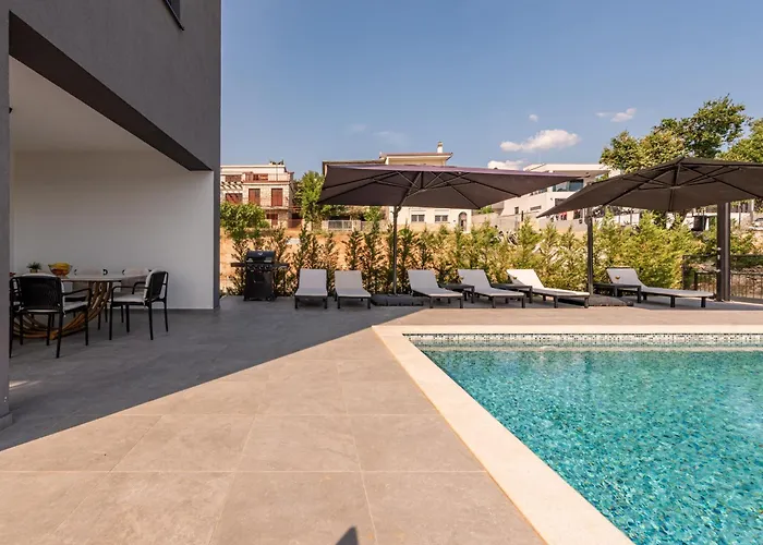 Seaview A'more With Heated Pool Villa Maslenica