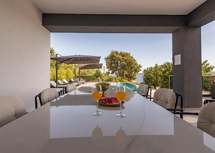 Seaview A'more With Heated Pool Maslenica
