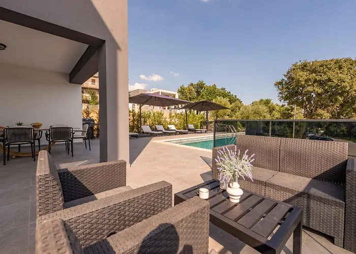 Seaview A'more With Heated Pool Maslenica