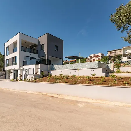Seaview A'more With Heated Pool * Maslenica