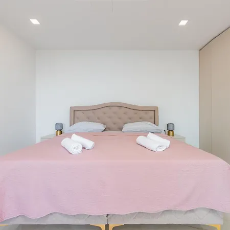 Willa Seaview A'more With Heated Pool Maslenica