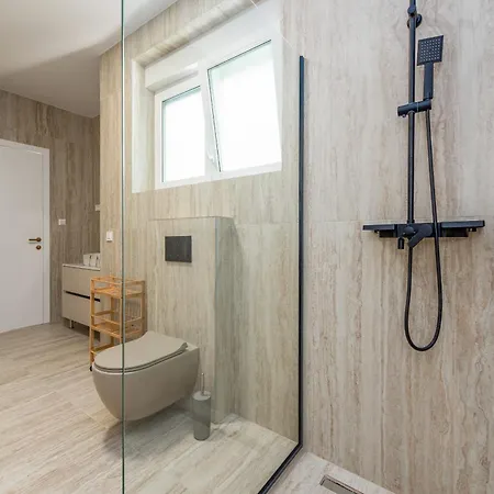 빌라 Seaview A'more With Heated Pool 마슬레니차