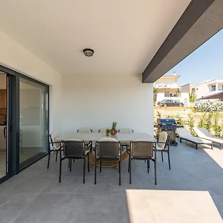Villa Seaview A'more With Heated Pool