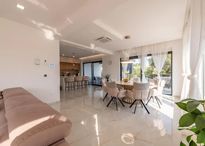 Villa Seaview A'more With Heated Pool *